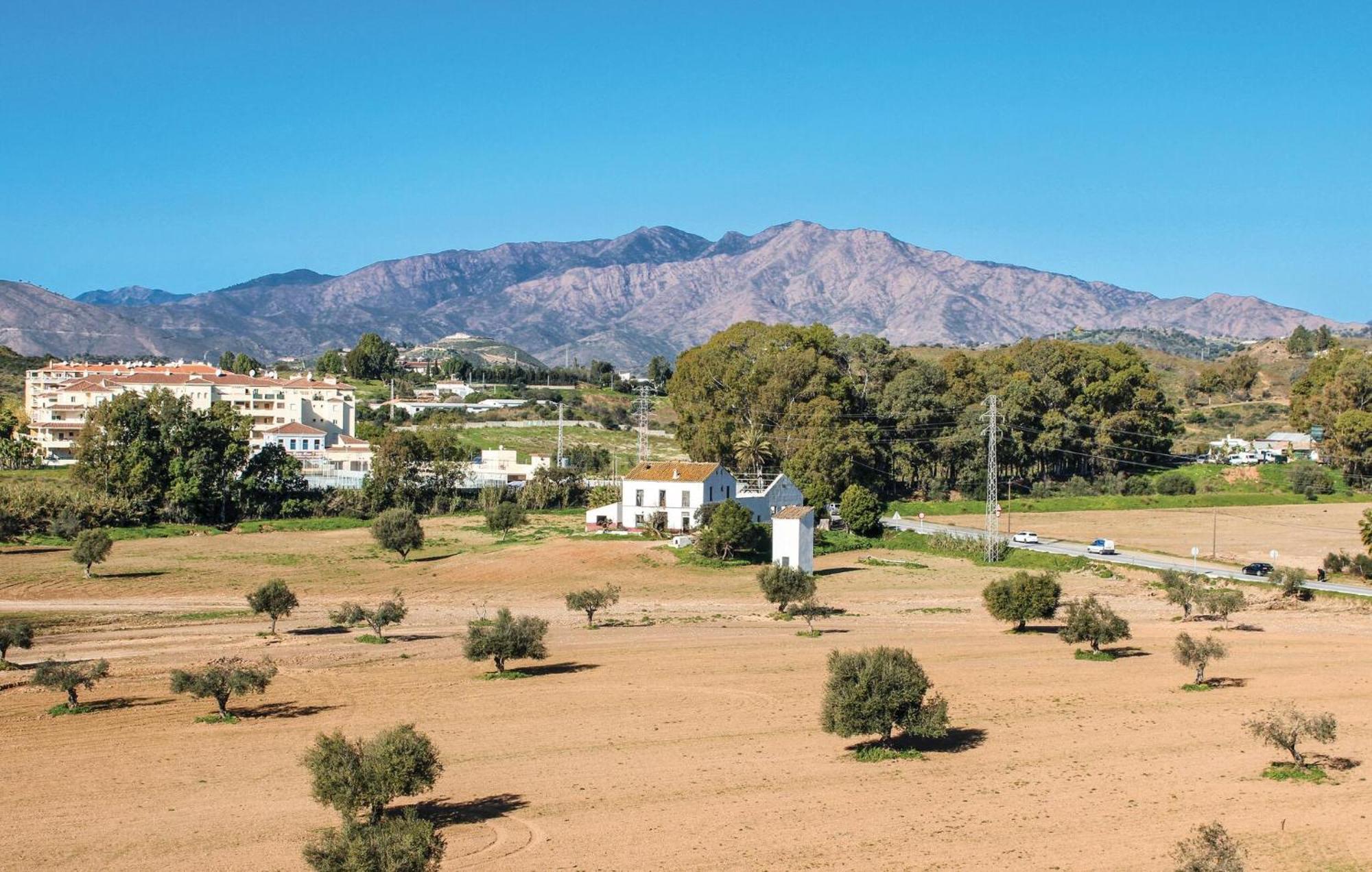 Nice Apartment In Mijas Costa With Kitchen フエンヒロラ エクステリア 写真